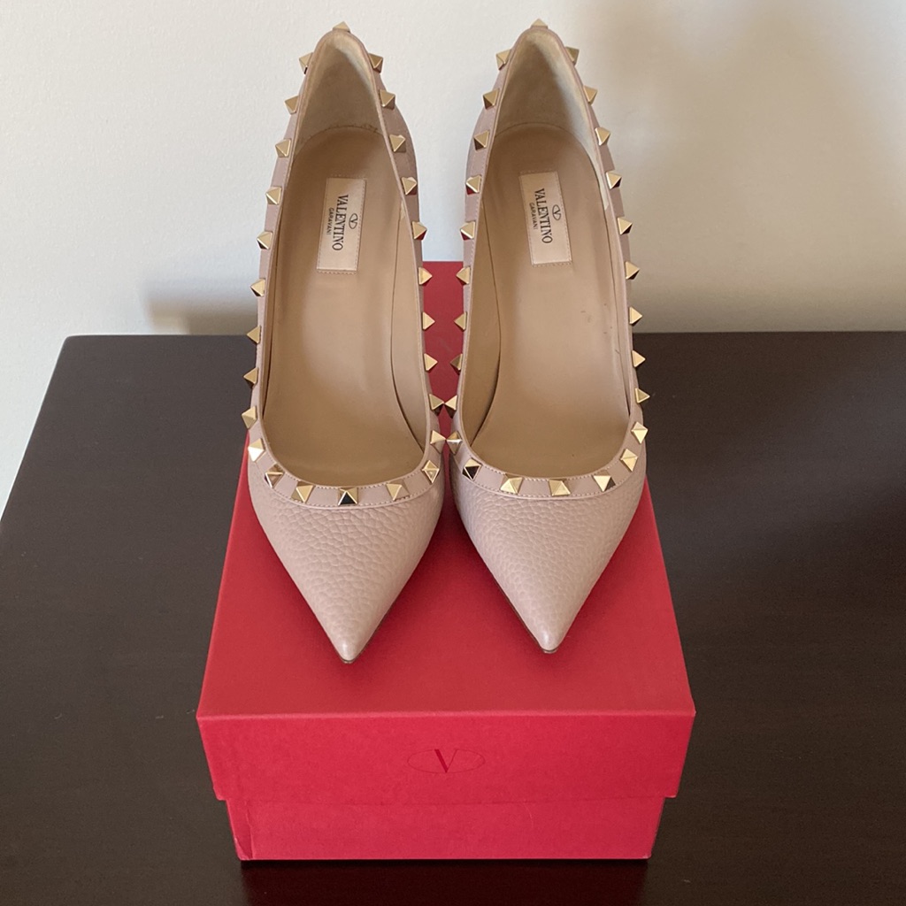 Worn Once! Valentino Rockstud Grainy Leather Pump